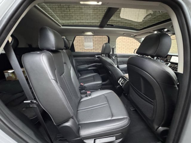 Used 2023 Kia Sorento SX AWD/4WD image 15