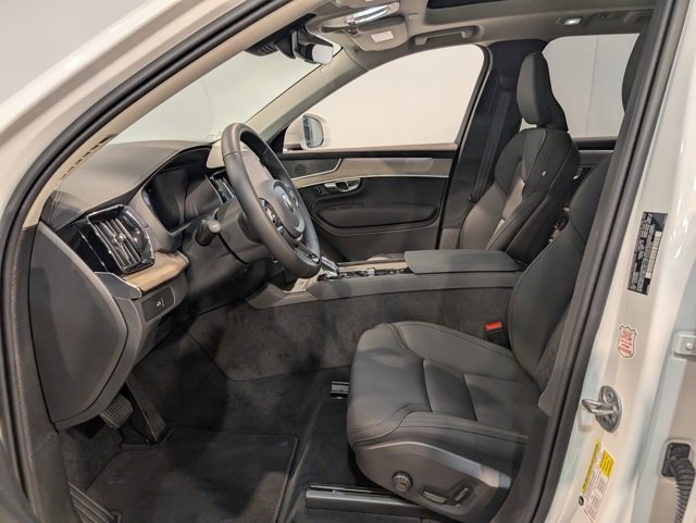 Used 2025 Volvo XC90 B6 Plus image 12
