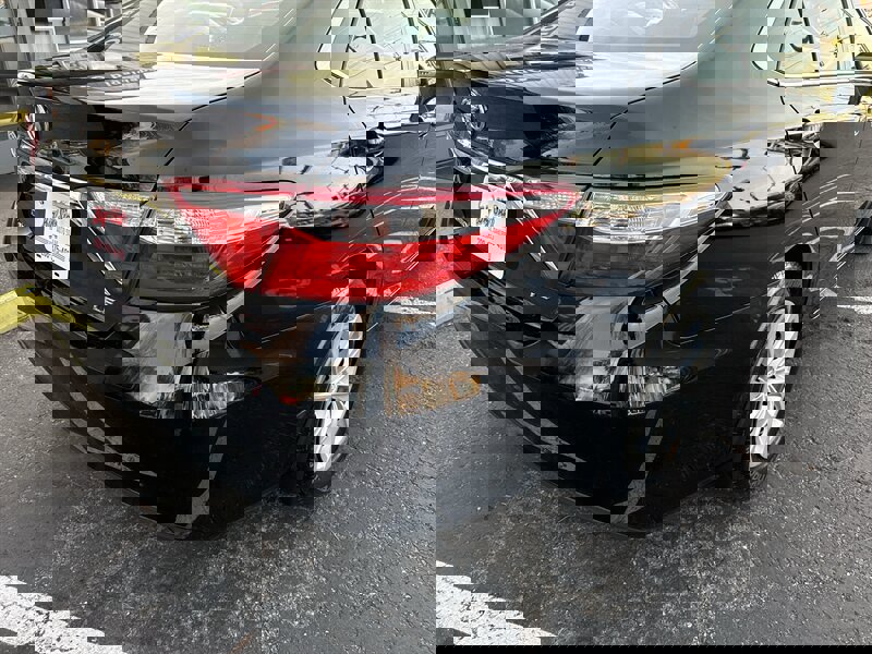 Used 2016 Toyota Camry LE image 8