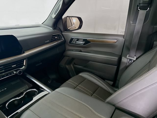 Used 2025 Chevrolet Tahoe High Country AWD/4WD image 27