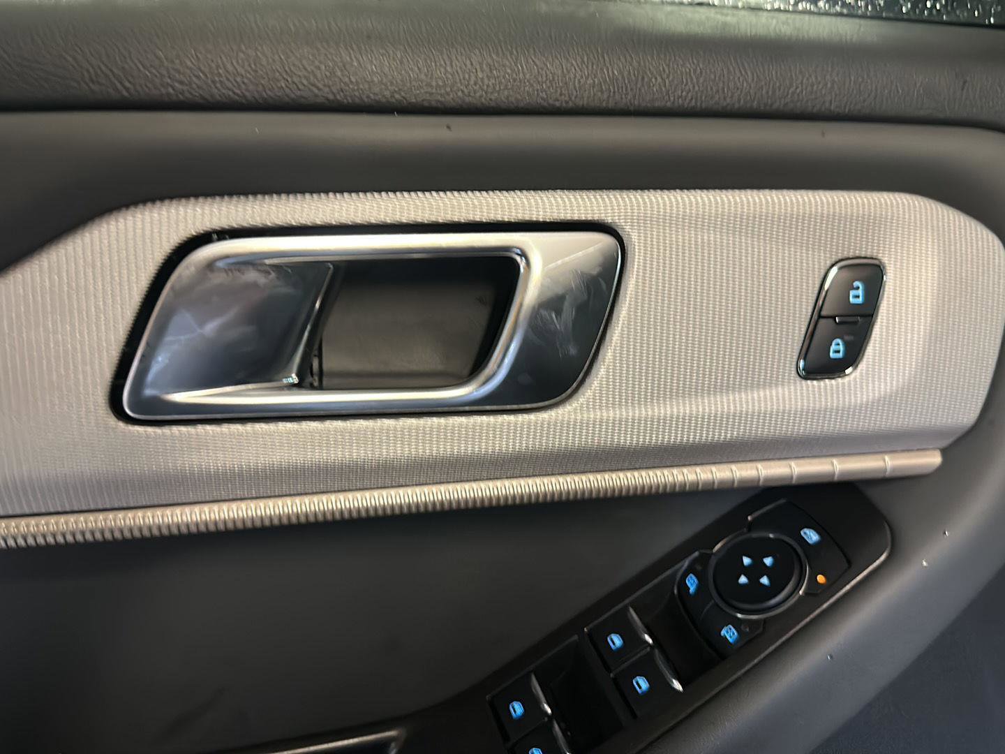 New 2025 Ford Explorer Active w/ Active Comfort Package image 23