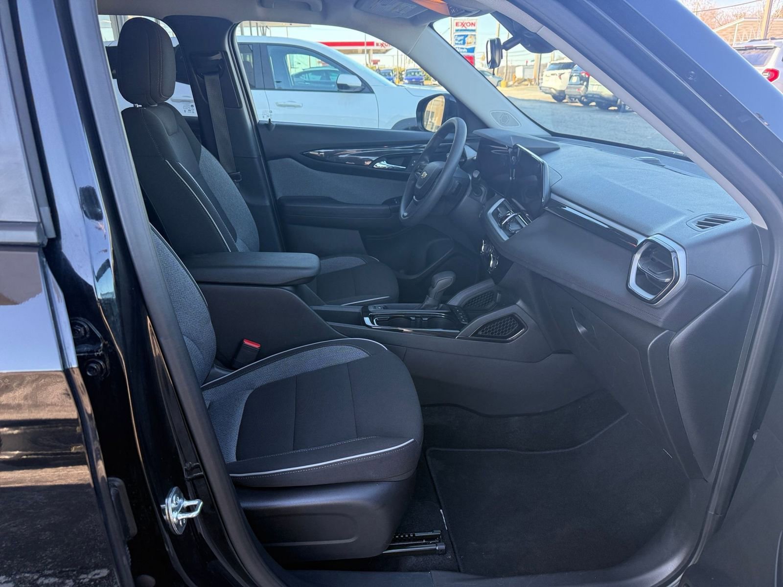 Used 2025 Chevrolet TrailBlazer LT image 37