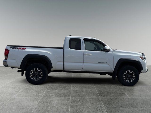 Used 2017 Toyota Tacoma TRD Off-Road w/ Tow Package image 6