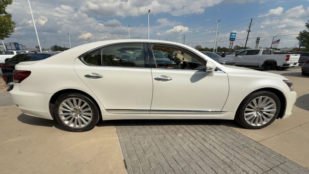 Used 2015 Lexus LS 460 AWD w/ Comfort Package image 9