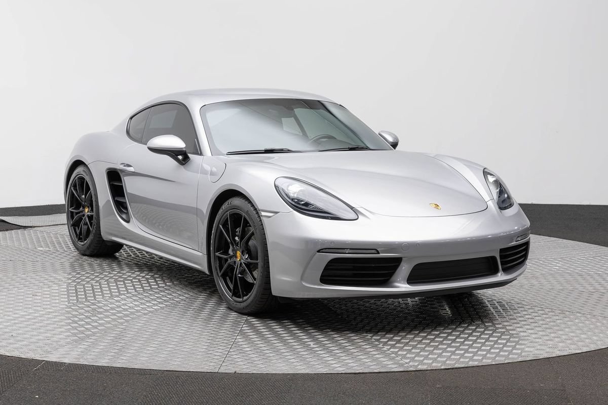 Used 2019 Porsche 718 Cayman RWD image 4