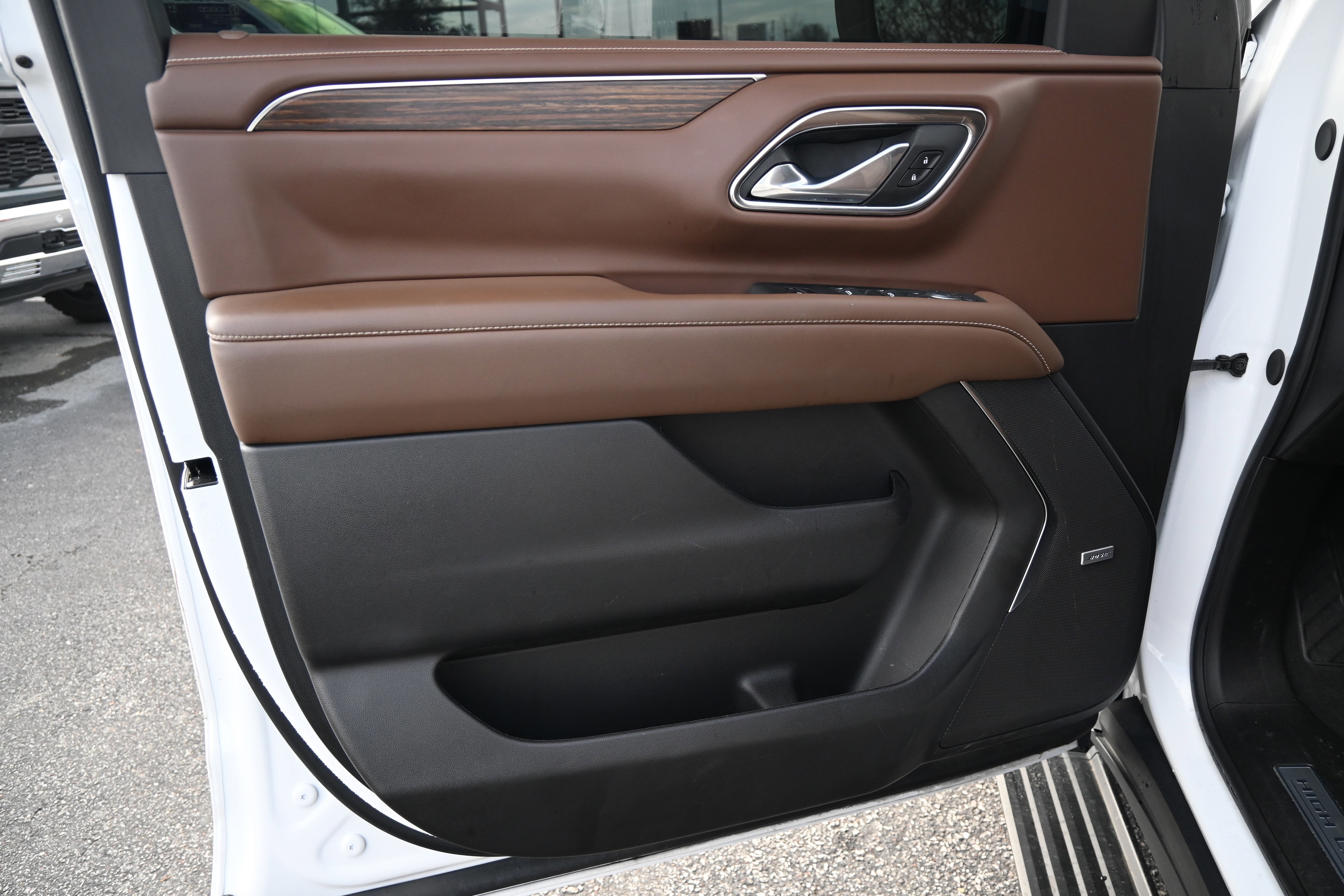 Used 2024 Chevrolet Suburban High Country image 17