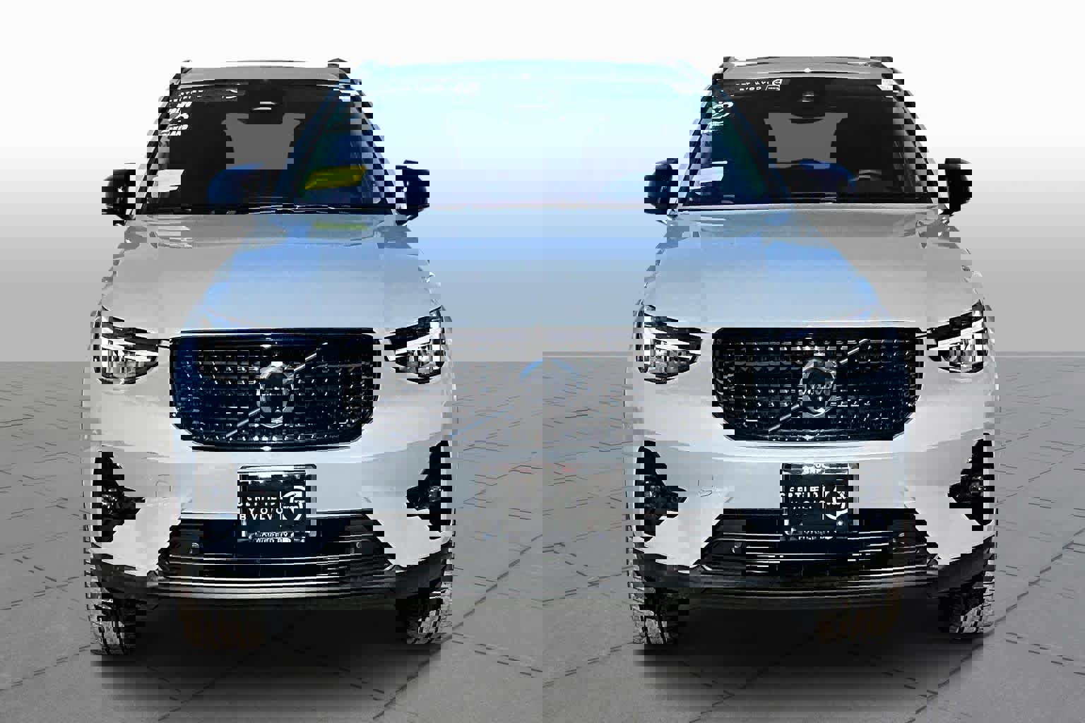 Used 2024 Volvo XC40 B5 Plus w/ Protection Package Premier image 4