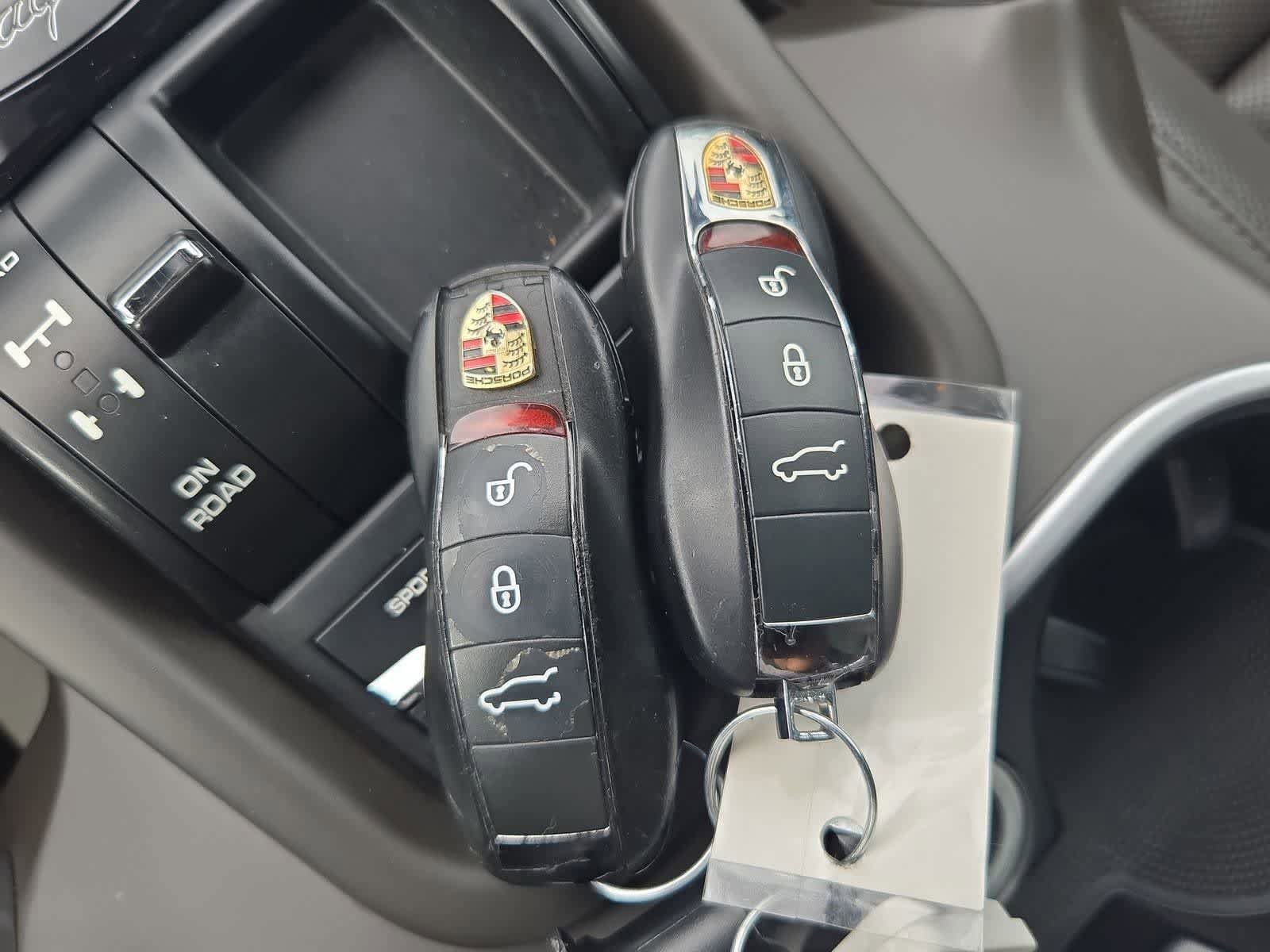Used 2017 Porsche Cayenne AWD/4WD image 36