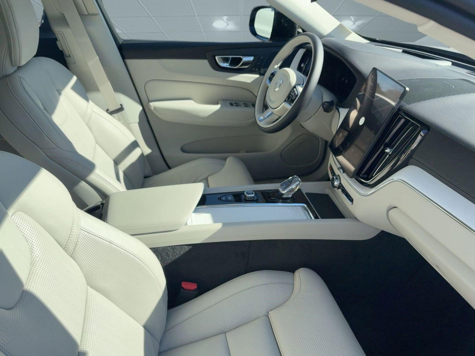 New 2026 Volvo XC60 B5 Ultra w/ Climate Package image 28