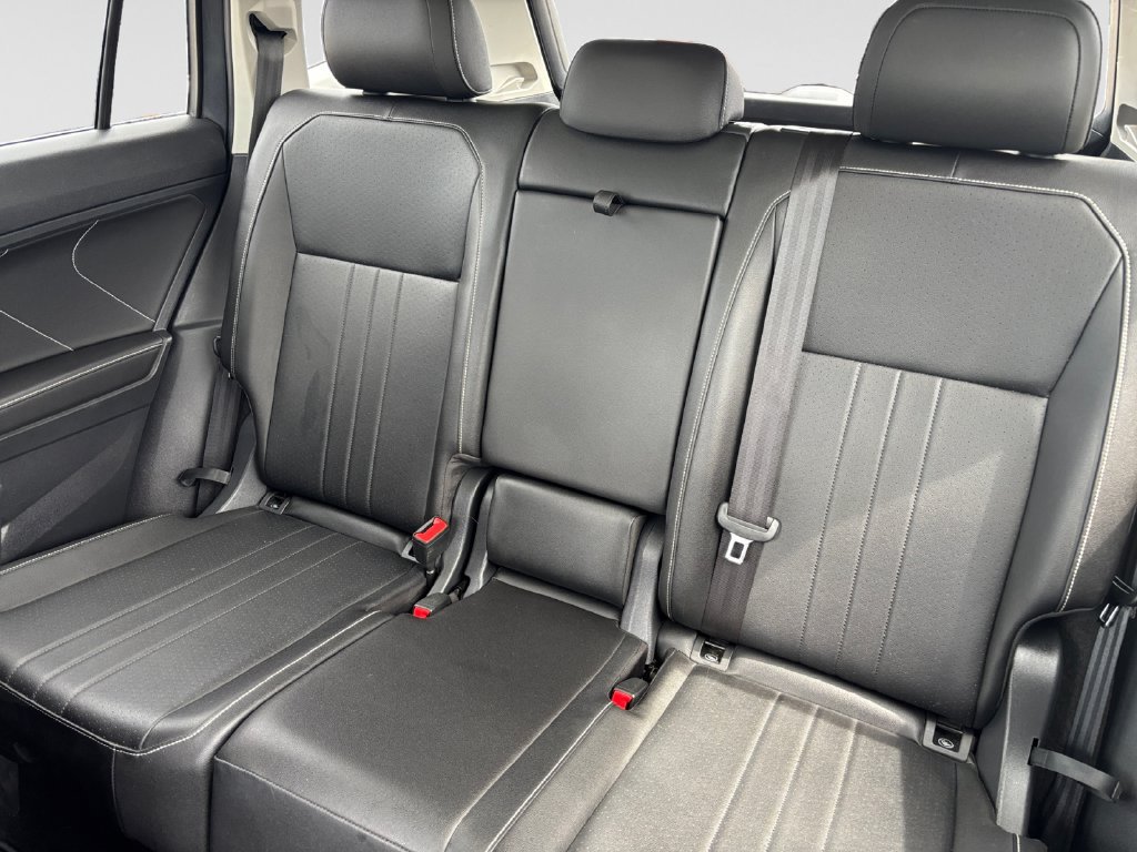 Used 2023 Volkswagen Tiguan SE AWD/4WD image 13