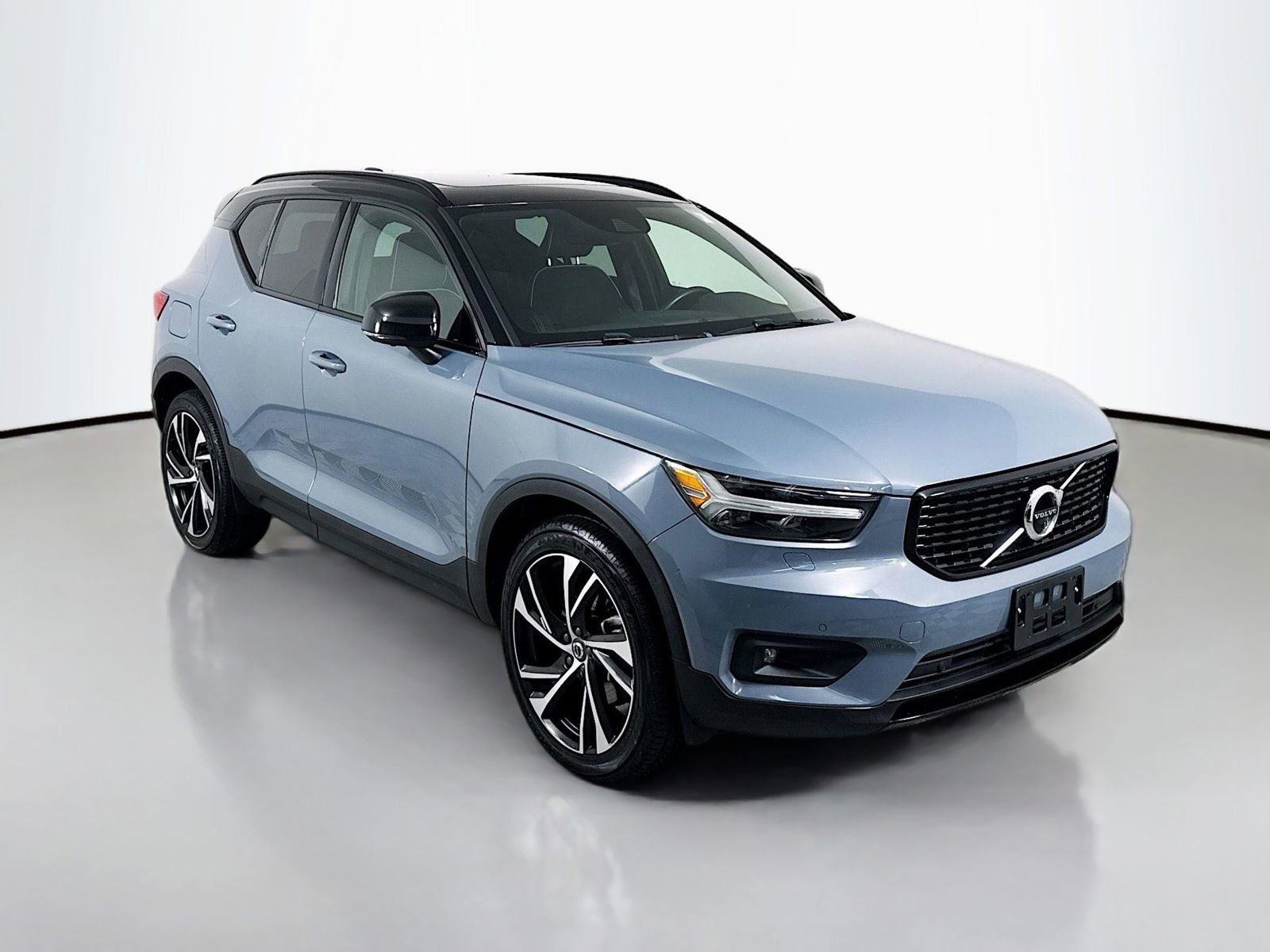 Used 2021 Volvo XC40 T5 R-Design image 7