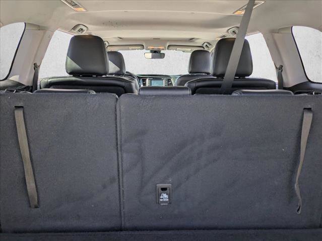 Used 2017 Toyota Highlander SE image 6