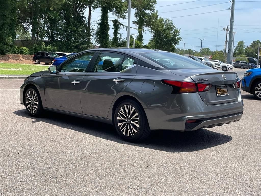 Used 2025 Nissan Altima 2.5 SV FWD image 24
