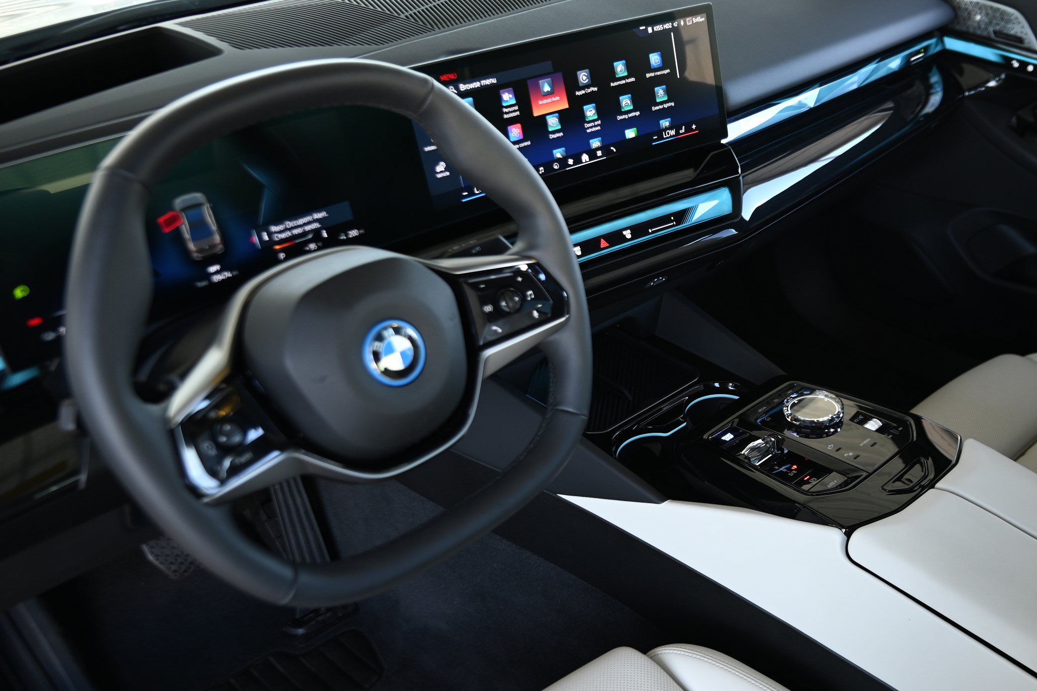 Certified 2026 BMW i5 eDrive40 w/ Executive Package RWD image 32