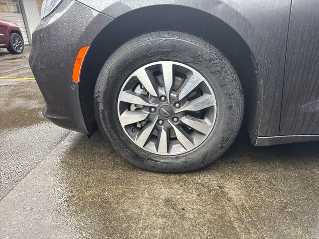 Used 2021 Chrysler Pacifica Touring-L image 56