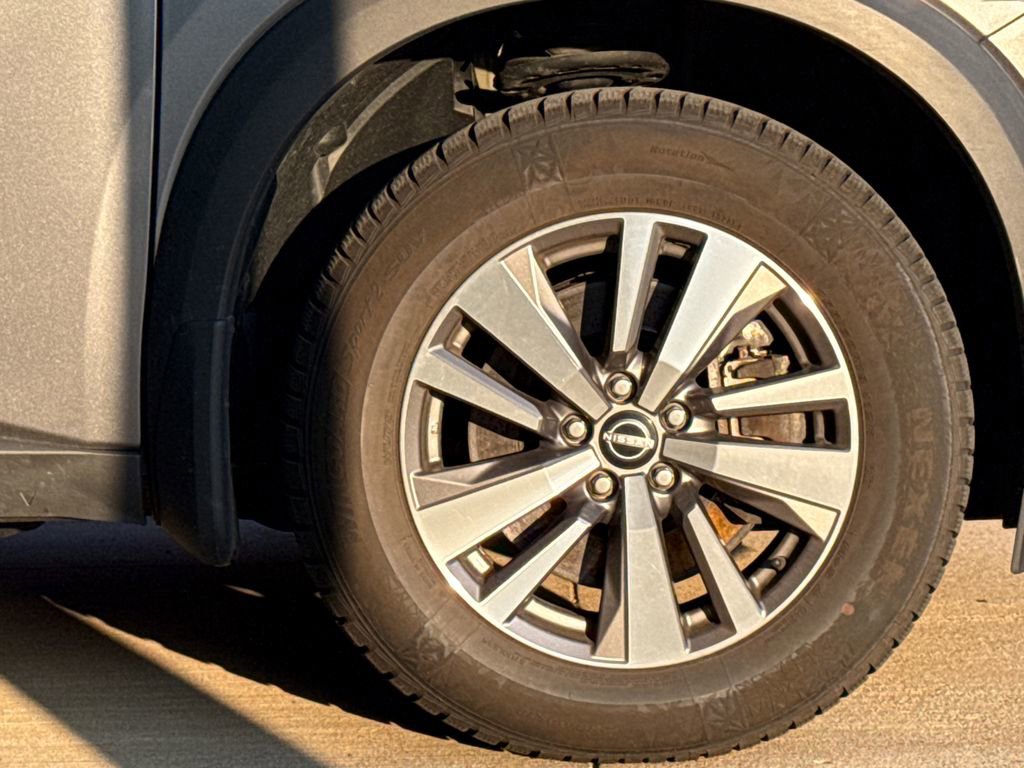 Used 2023 Nissan Pathfinder SL w/ Lighting Package (N92) FWD image 5