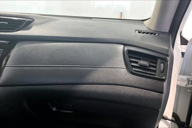 Used 2019 Nissan Rogue S FWD image 32
