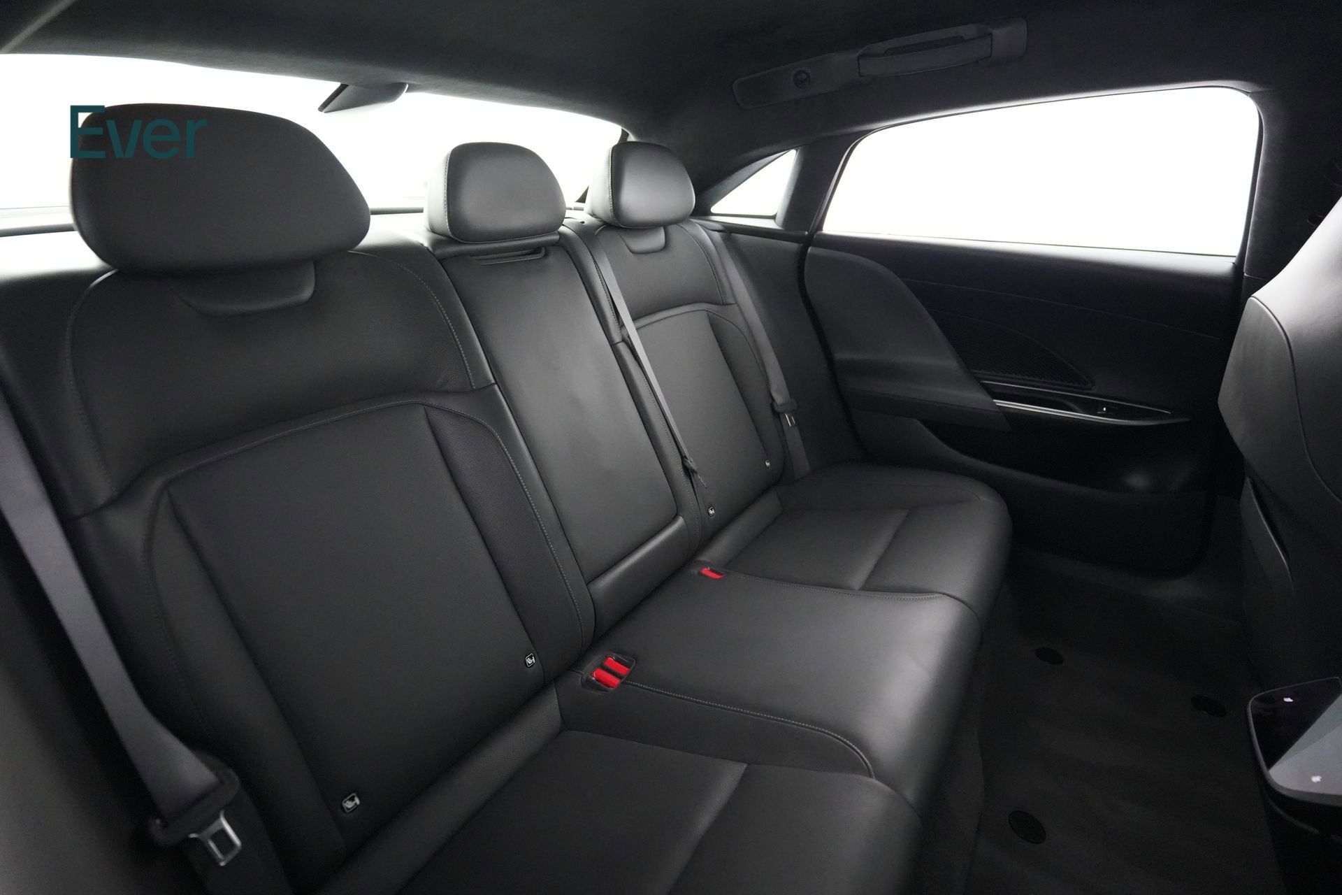 Used 2023 Lucid Air Pure image 5