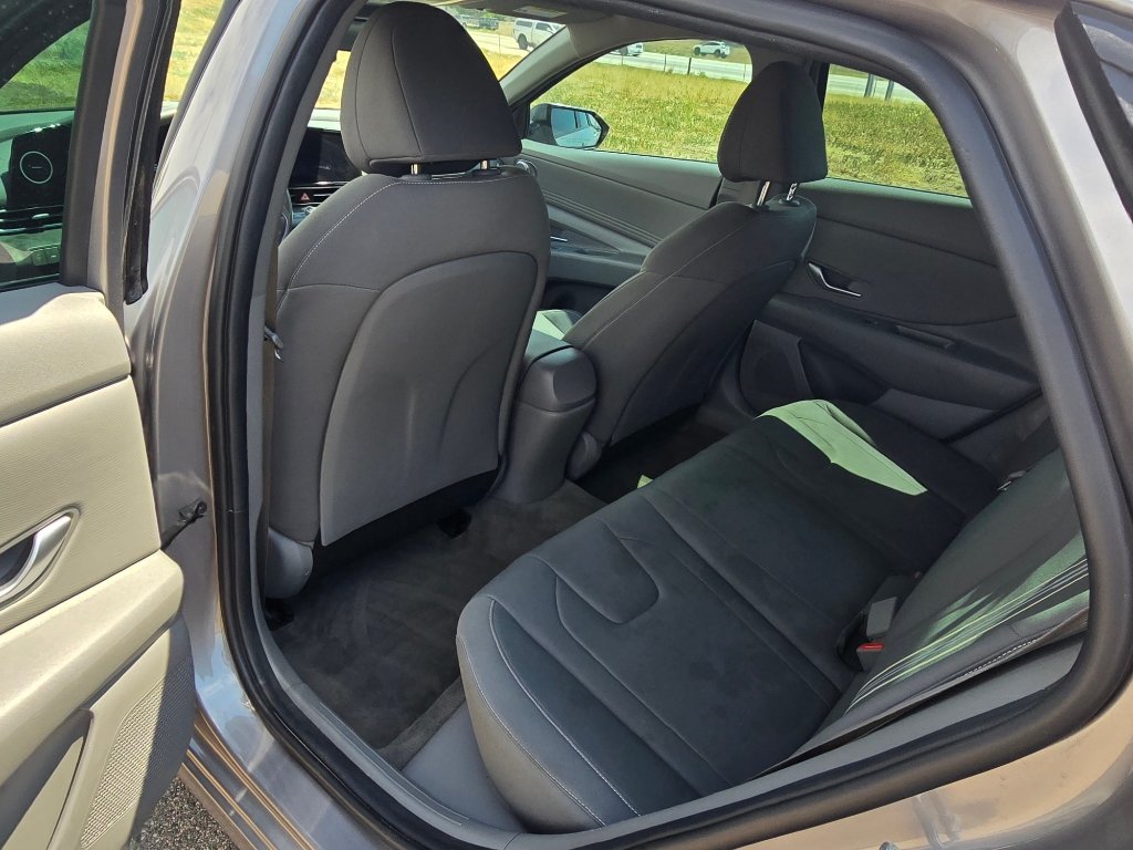 Used 2023 Hyundai Elantra SEL w/ Convenience Package FWD image 14