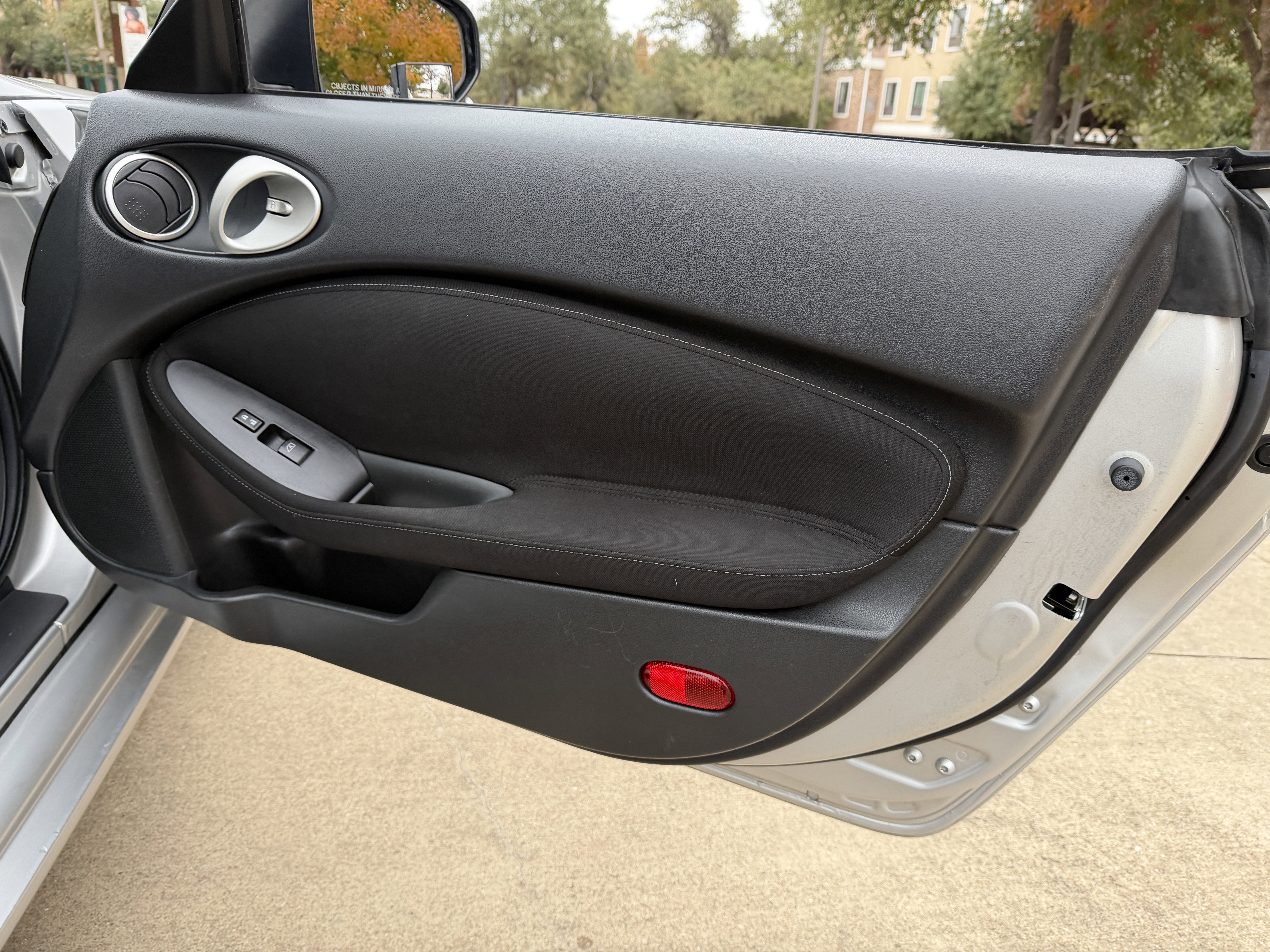 Used 2011 Nissan 370Z Coupe image 15