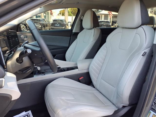 Used 2023 Hyundai Elantra Limited FWD image 5