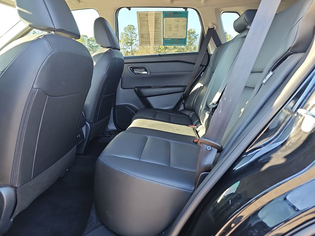 Used 2025 Nissan Rogue SV w/ SV Premium Package image 18