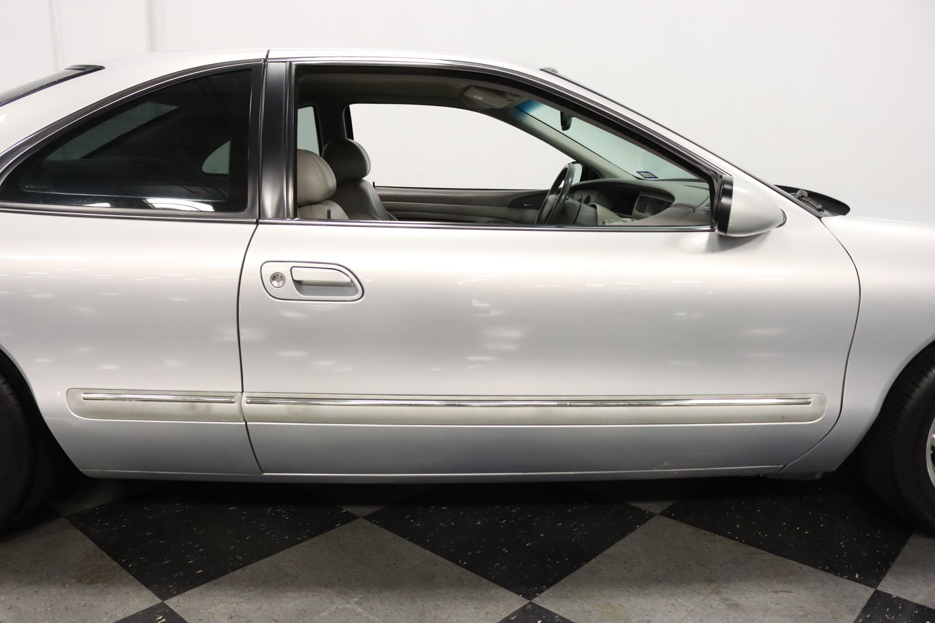 Used 1998 Lincoln Mark VIII image 36
