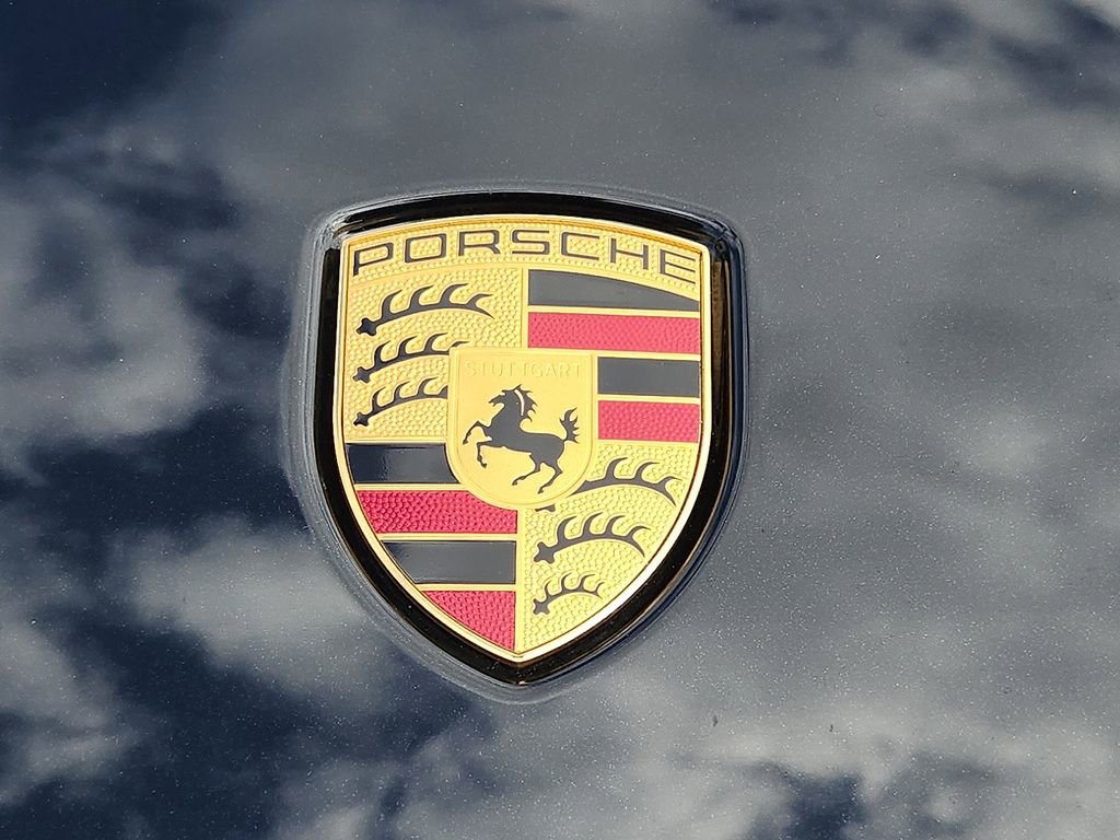 Certified 2025 Porsche Macan image 30