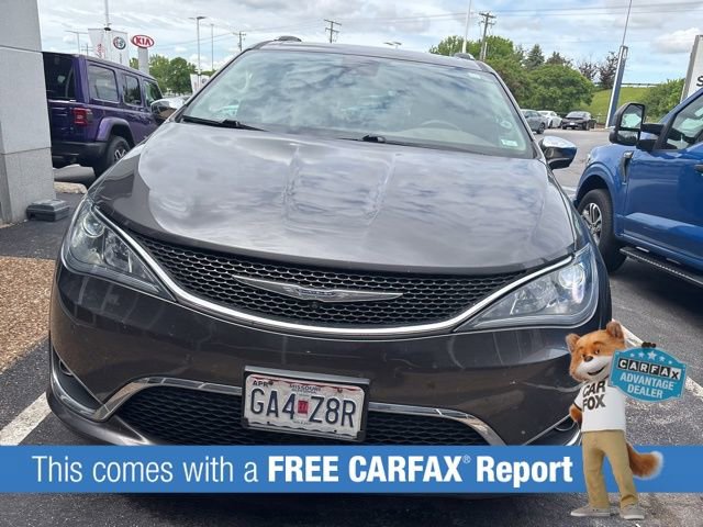 Used 2017 Chrysler Pacifica Limited FWD image 2