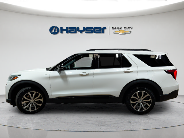 Used 2025 Ford Explorer ST-Line AWD/4WD image 4