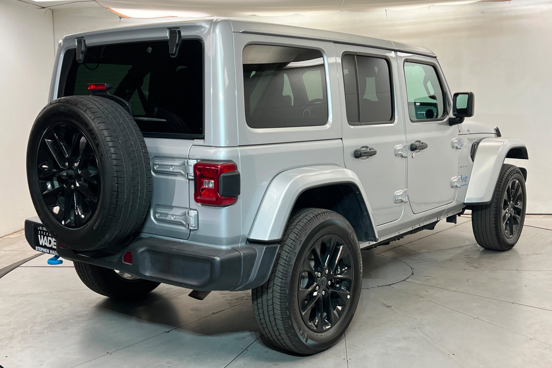 Used 2024 Jeep Wrangler Unlimited Sahara AWD/4WD image 5