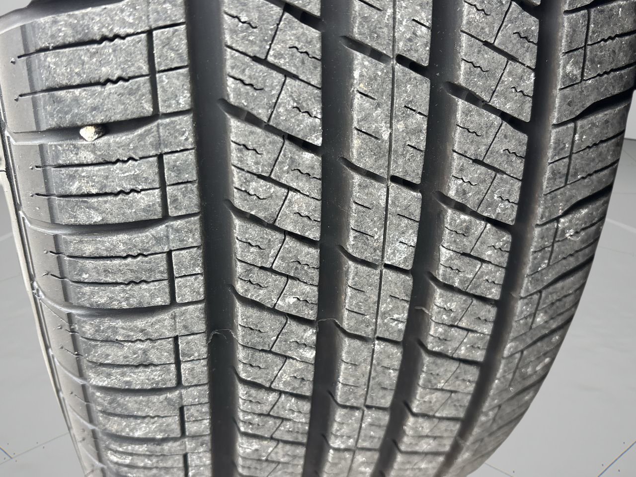 Used 2024 Kia Carnival LX image 34