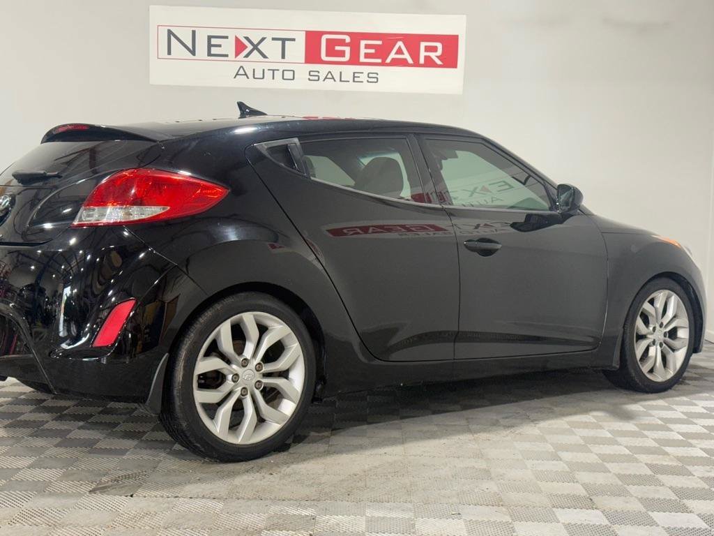 Used 2012 Hyundai Veloster w/ Style Pkg FWD image 7