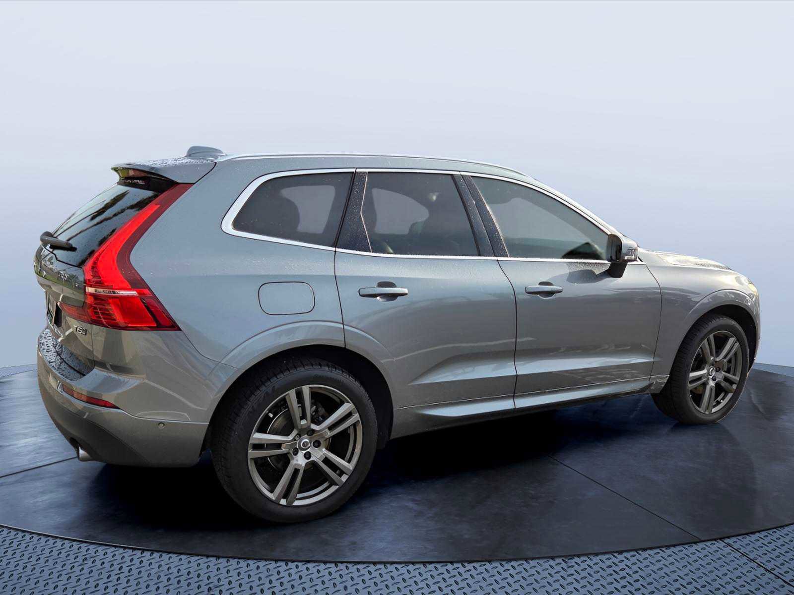 Used 2018 Volvo XC60 T5 Momentum w/ Vision Package AWD/4WD image 6