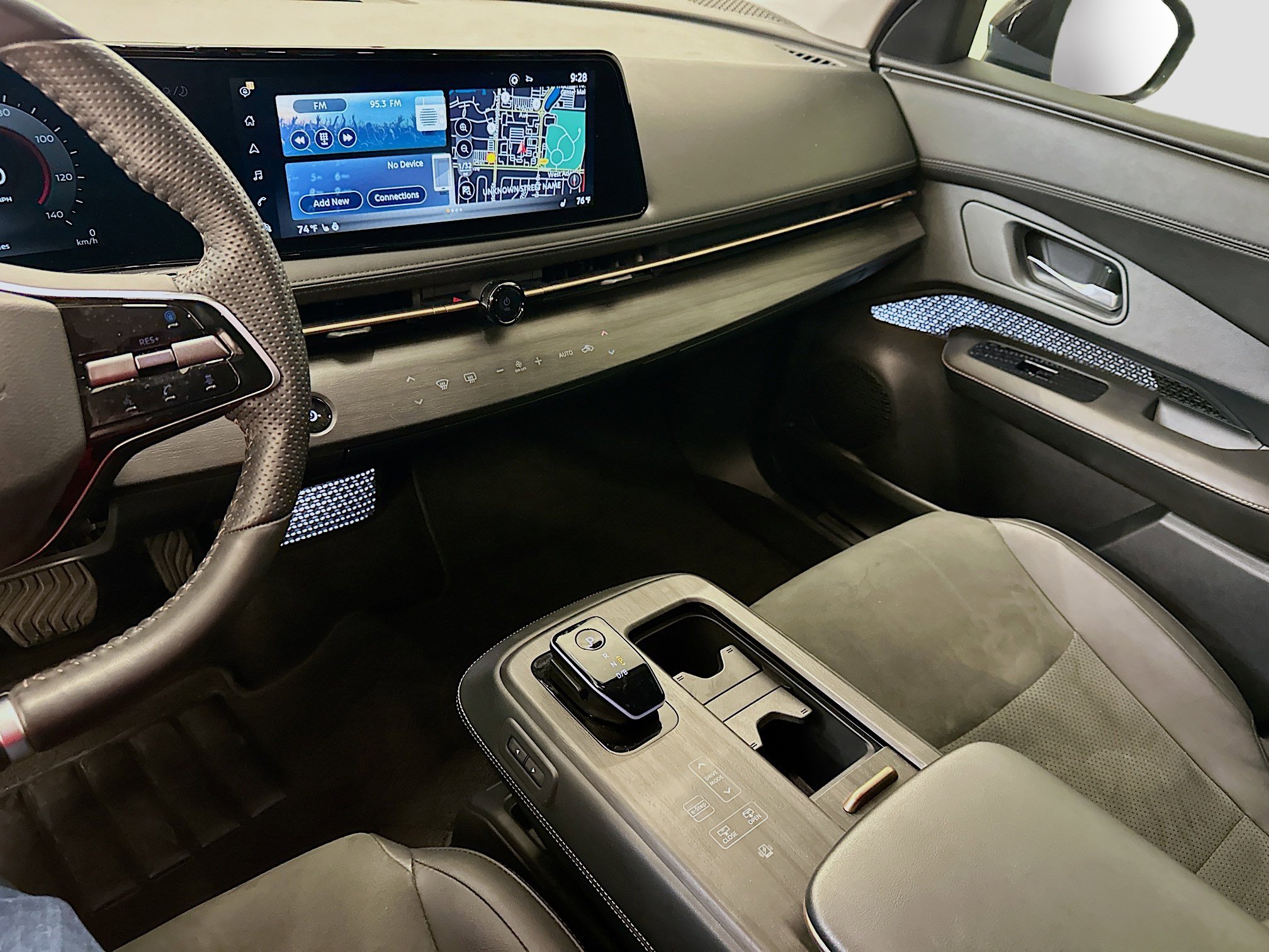 Used 2023 Nissan Ariya AWD image 26