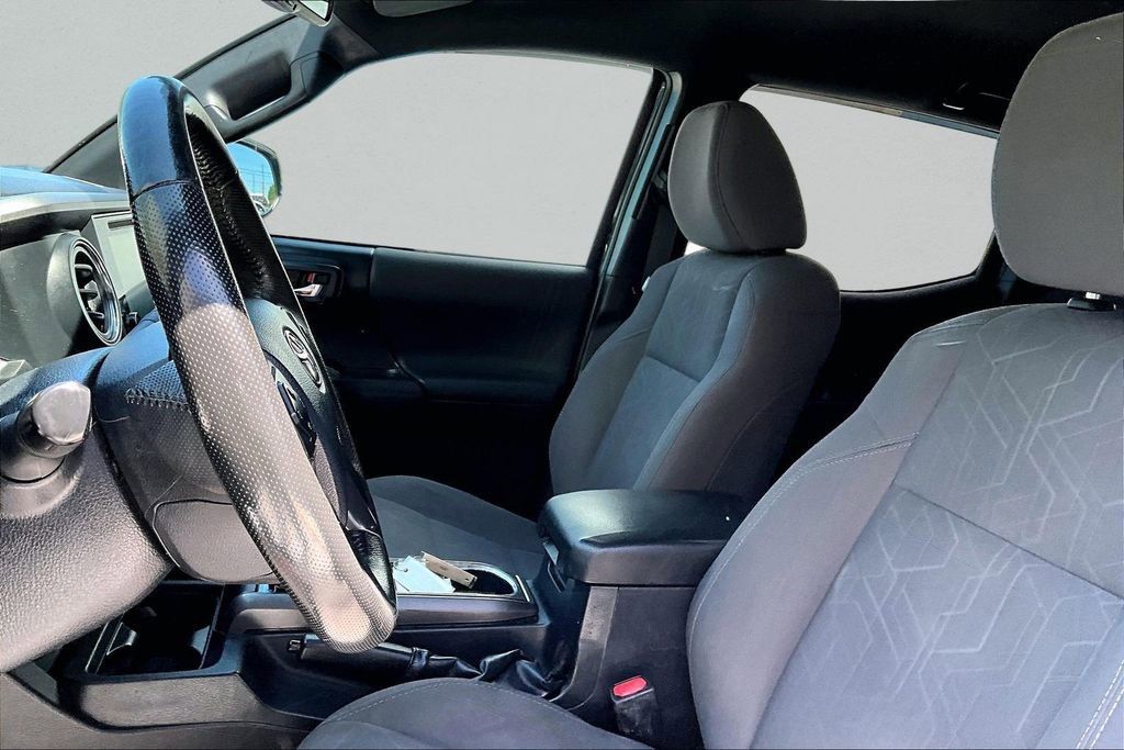 Used 2019 Toyota Tacoma TRD Off-Road AWD/4WD image 17
