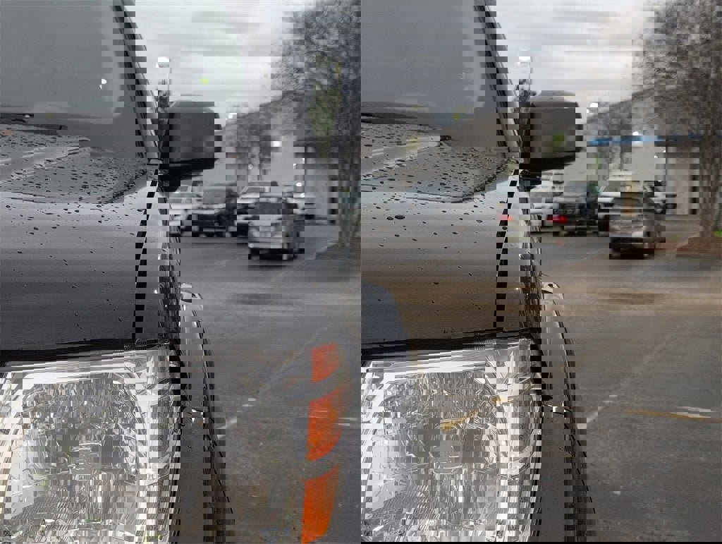 Used 2020 Nissan Frontier SV image 13