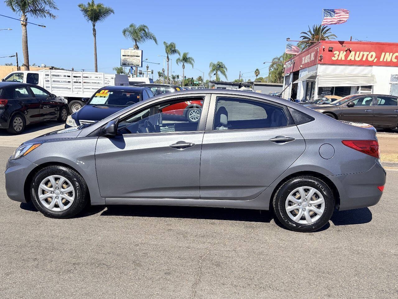 Used 2013 Hyundai Accent GLS FWD image 3