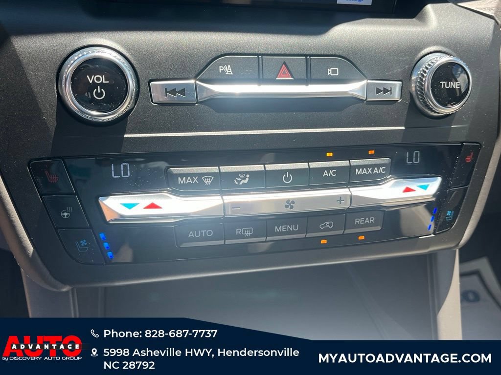 Used 2020 Ford Explorer Platinum w/ Premium Technology Package AWD/4WD image 17