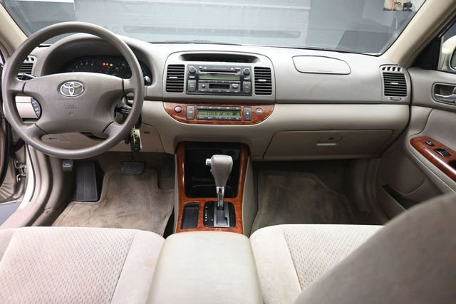 Used 2004 Toyota Camry XLE FWD image 9