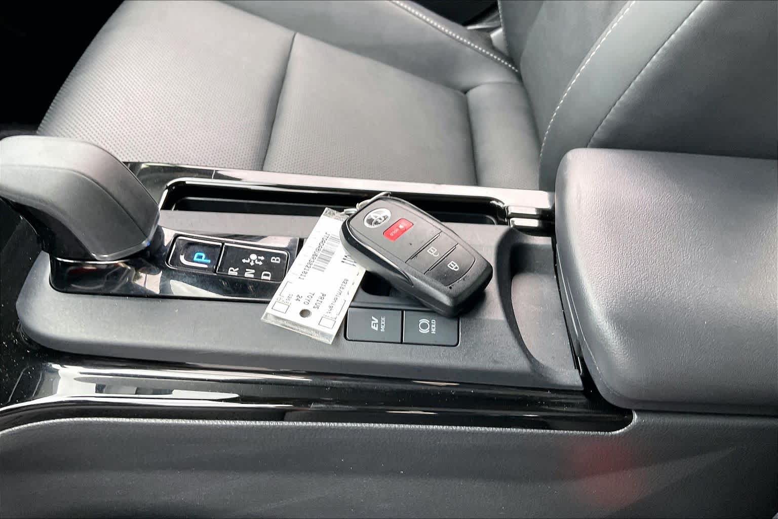 Used 2024 Toyota Prius XLE AWD/4WD image 14
