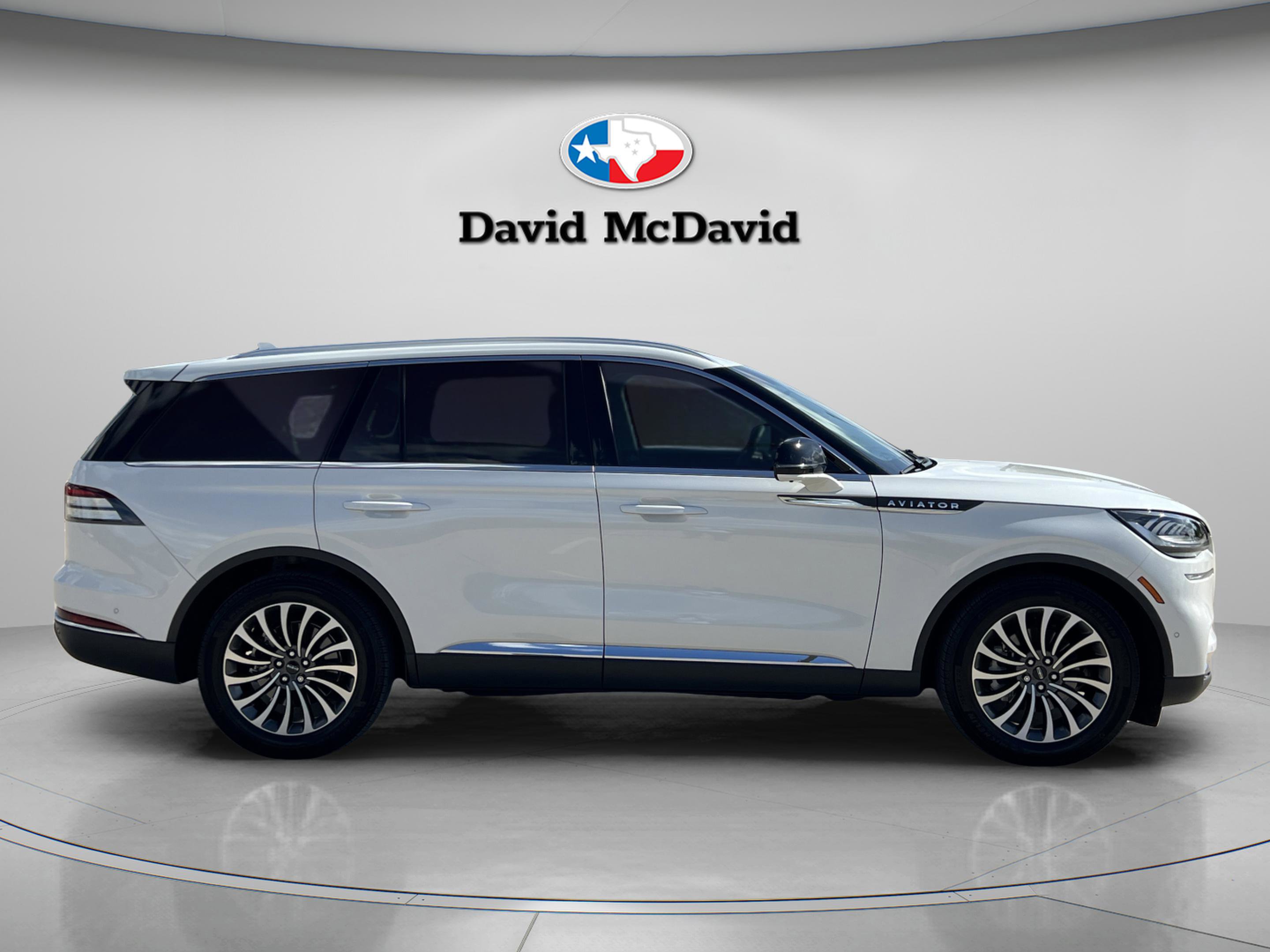 Used 2023 Lincoln Aviator Reserve w/ Equipment Group 201A image 8