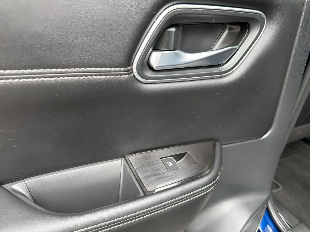 Used 2024 Nissan Rogue Platinum w/ Platinum Premium Package FWD image 23