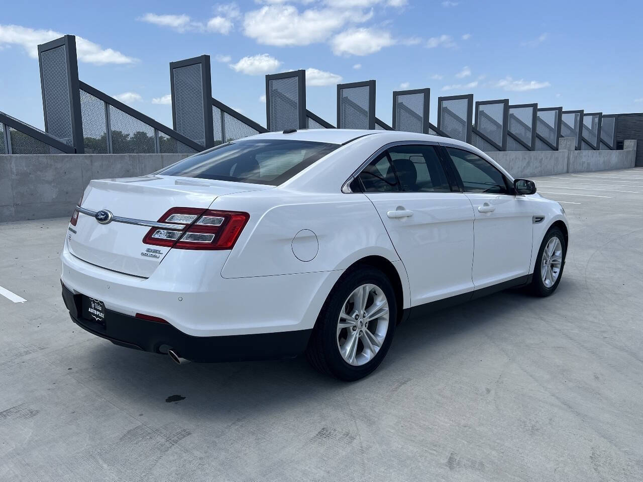 Used 2013 Ford Taurus SEL FWD image 7