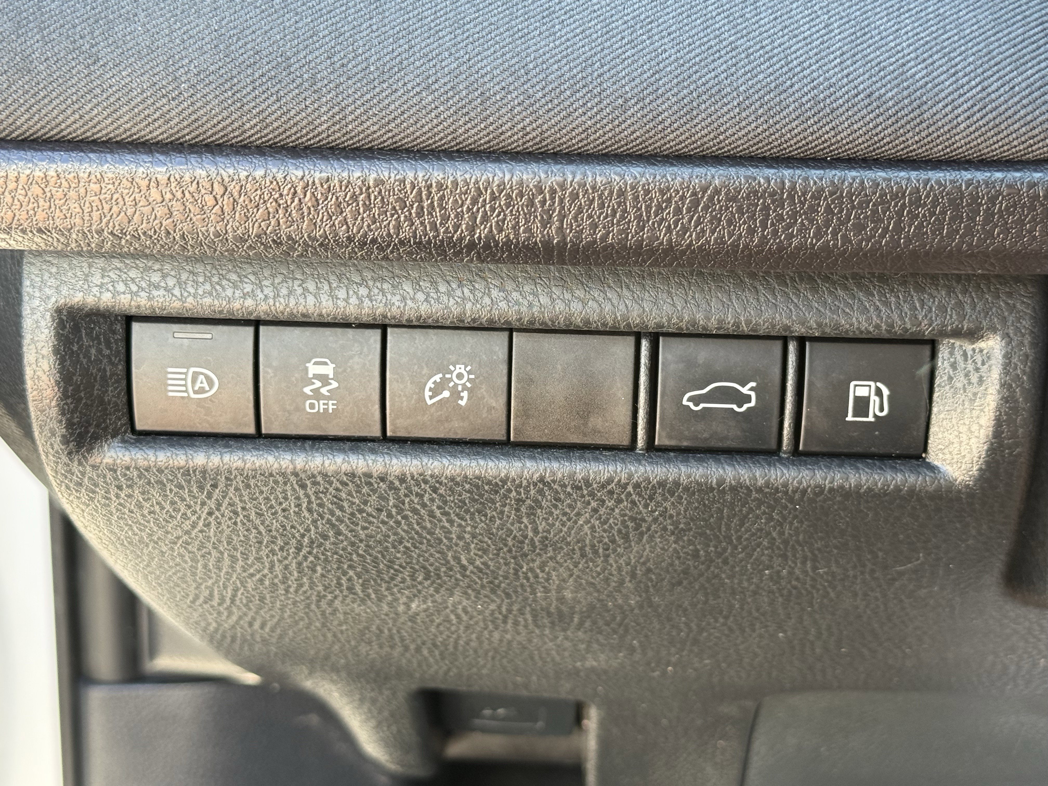 Used 2025 Toyota Camry LE FWD image 27