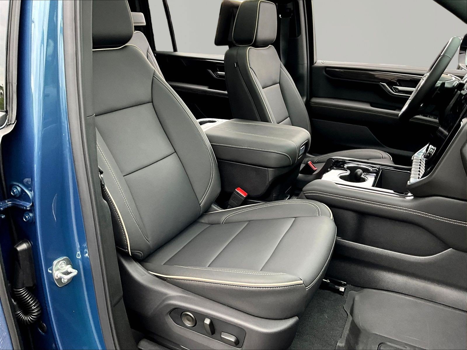 New 2026 GMC Yukon XL Elevation w/ Elevation Premium Package AWD/4WD image 19