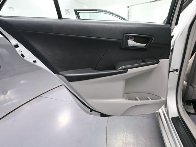 Used 2012 Toyota Camry LE FWD image 31