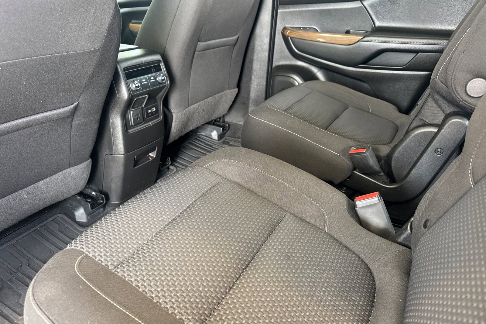 Used 2020 GMC Acadia SLE w/ Driver Convenience Package FWD image 14