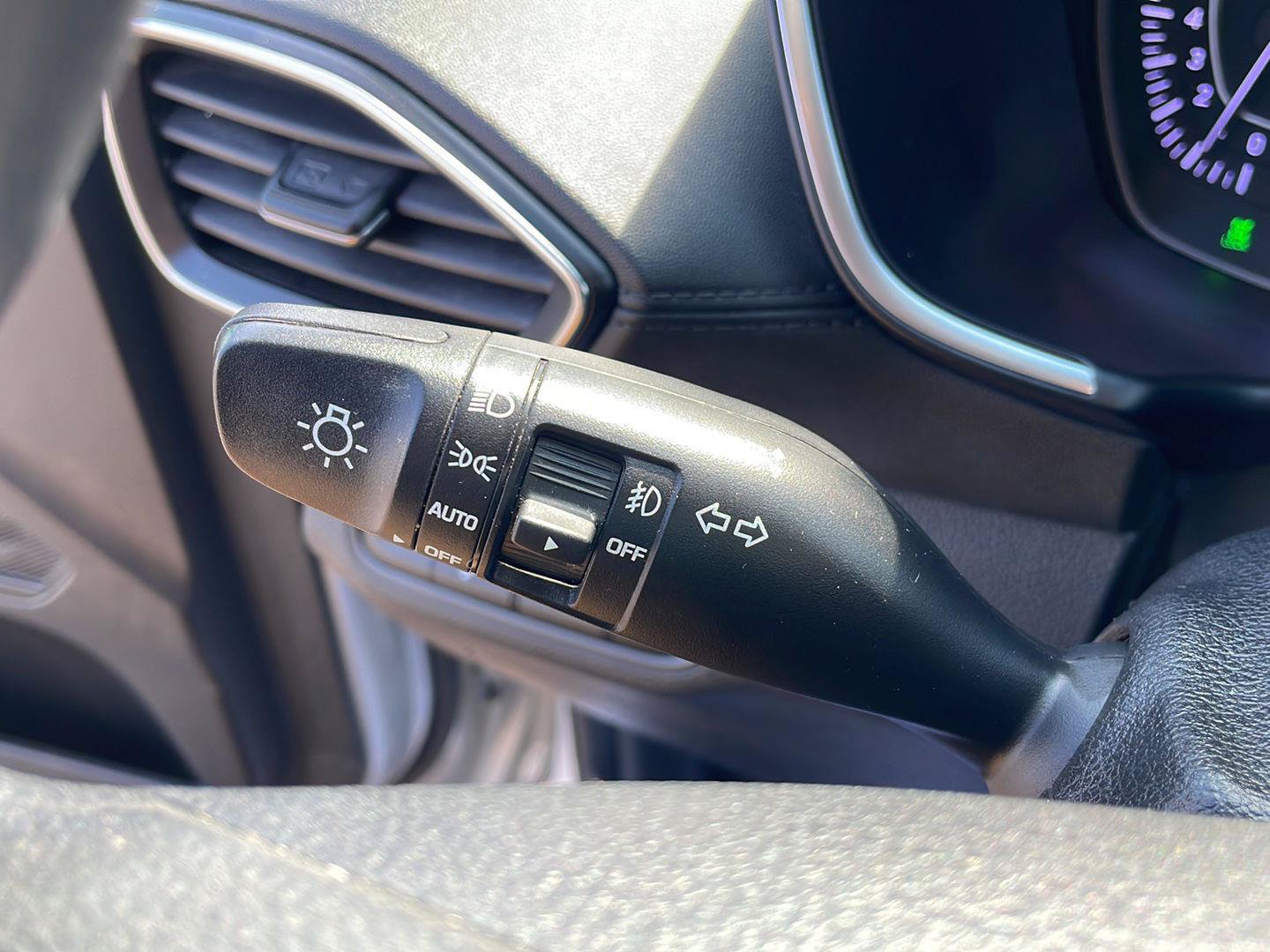 Used 2019 Hyundai Santa Fe SEL AWD/4WD image 17