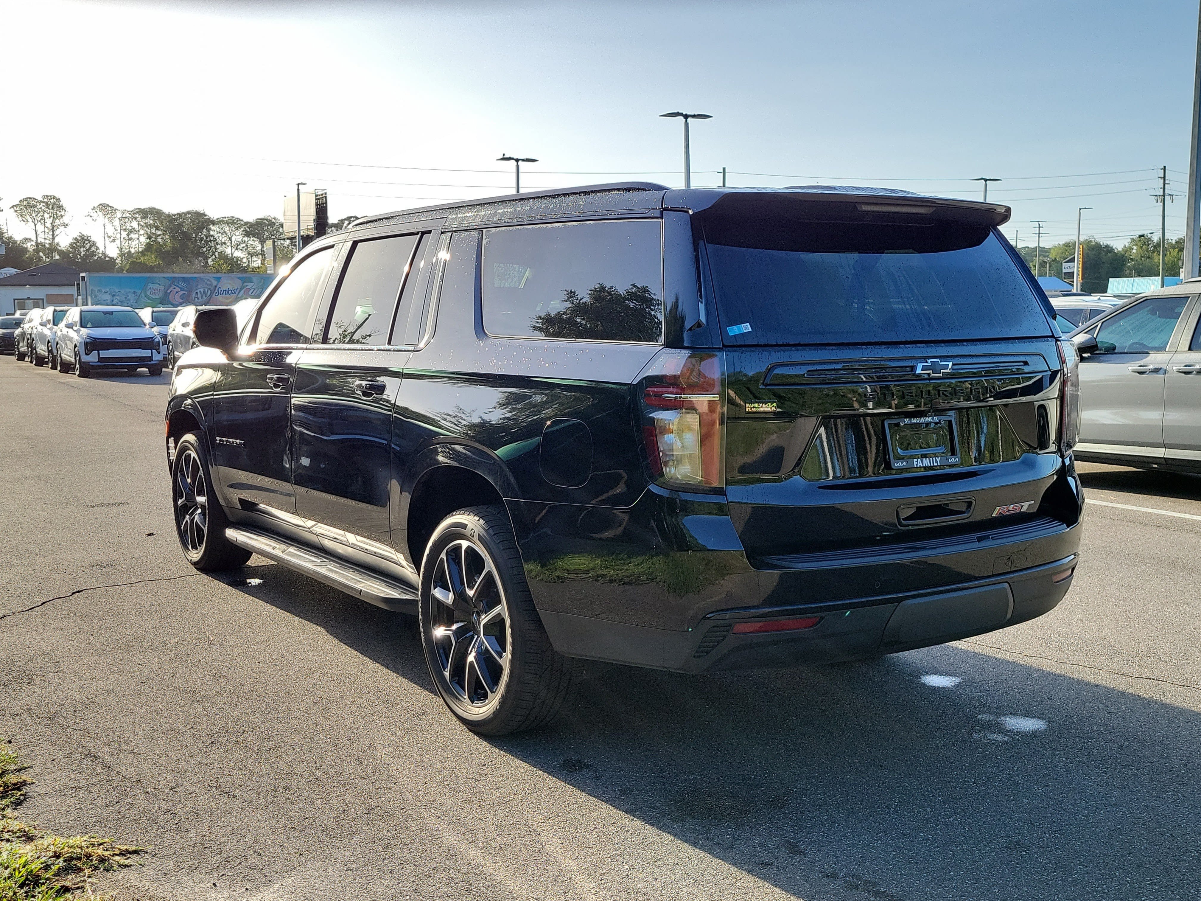 Used 2023 Chevrolet Suburban RST RWD image 3